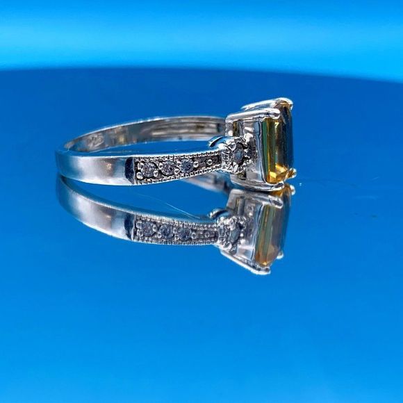 Solid Sterling Silver Vintage Emerald Cut Citrine Ring - Picture 3 of 7